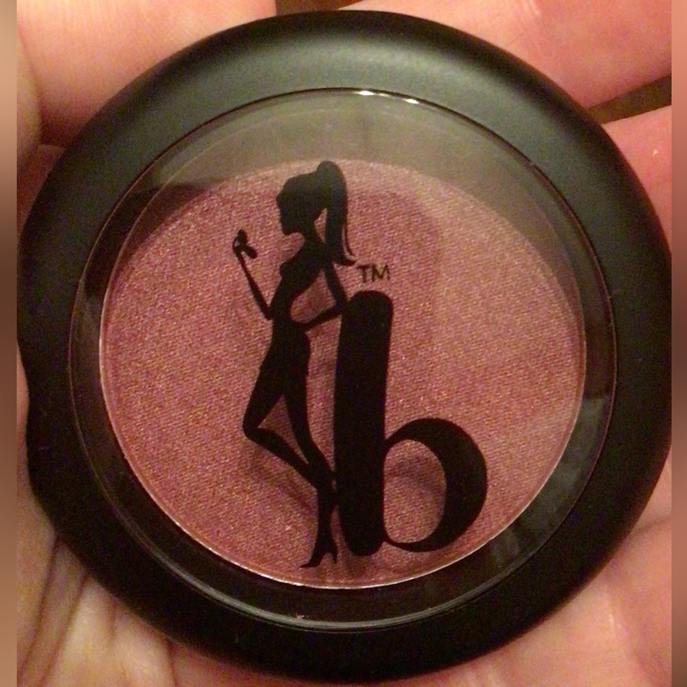 Be a…Bombshell Blush in SUGAR PLUM